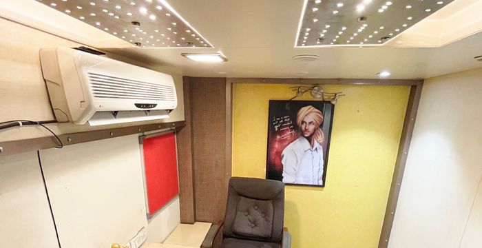 Andheri Link Road, Mumbai - Image 2