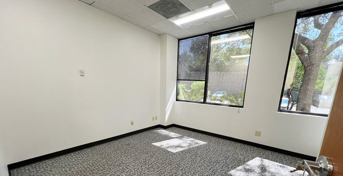 4440 S Piedras Dr, San Antonio - Image 2