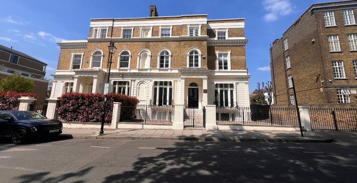 24 Highbury Crescent, Greater London - Image 5