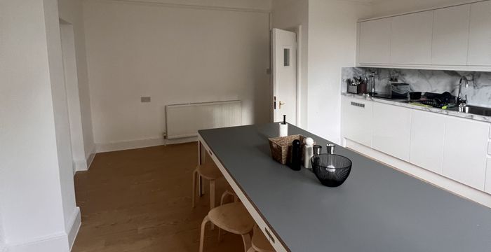 24 Highbury Crescent, Greater London - Image 4