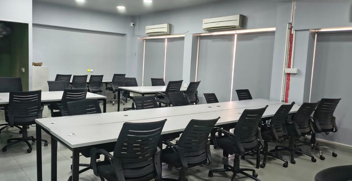 Shyamal Crossroad 132 Feet Ring Rd, Ahmedabad - Image 4