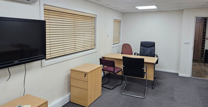 219 Hool Cl, Greater London - Image 2