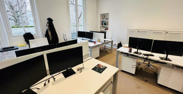 24 Place Du Général Catroux, Paris - Image 2