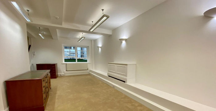 24 Grosvenor Gardens, Victoria - Image 2