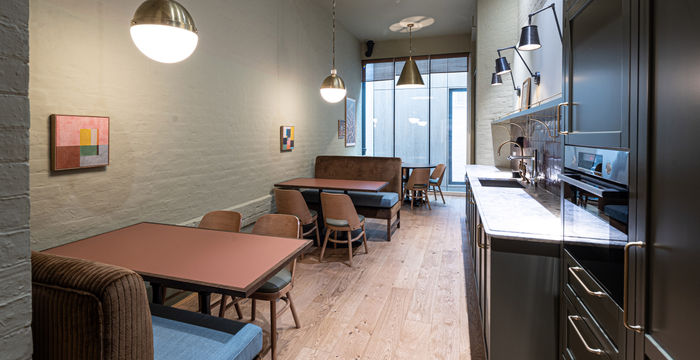 22 Grosvenor Gardens Mews, London - Image 3
