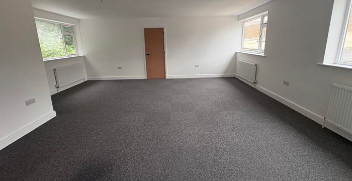 23 Barratt Lane, Beeston - Image 5