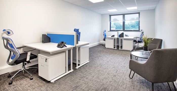 4300 Parkway, Hampshire - Image 2