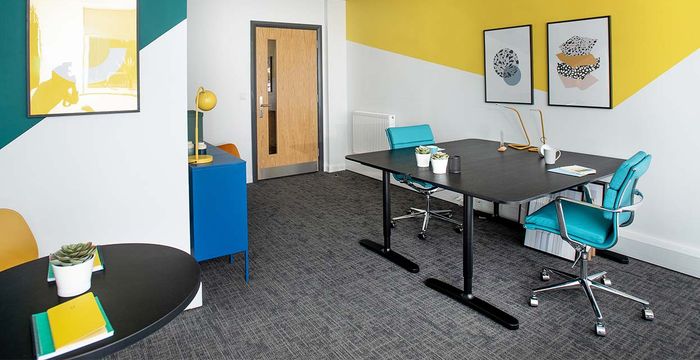 4300 Parkway, Hampshire - Image 2