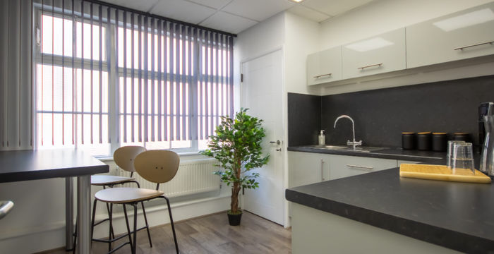 351 Rainham Rd S, Dagenham - Image 5