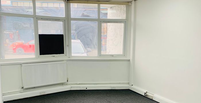 Amberley Way, Hounslow - Image 3