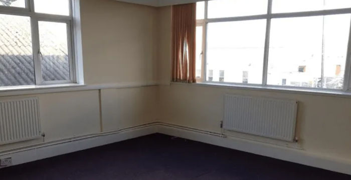 6 Chase Road, Park Royal - Image 3