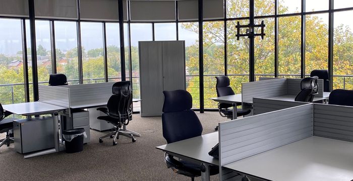 Bull Hill, Leatherhead Surrey - Image 2