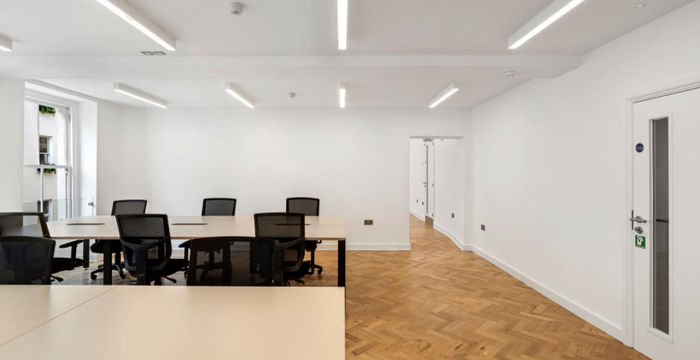 18 Albemarle Street - Image 4