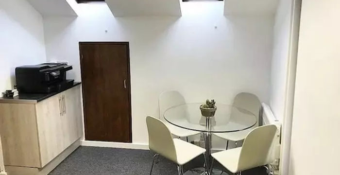 8 Grosvenor House, Cobham - Image 4