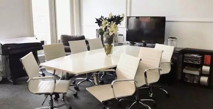 8 Grosvenor House, Cobham - Image 3