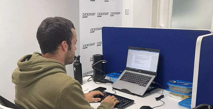 33 Hanworth Road, Surrey - Image 3