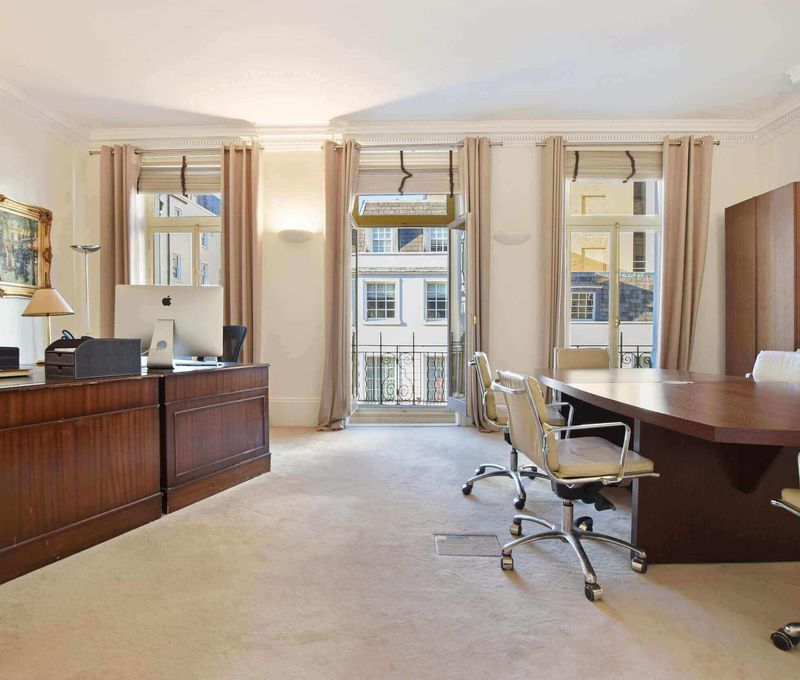 42 Berkeley Square, Greater London - Image 7