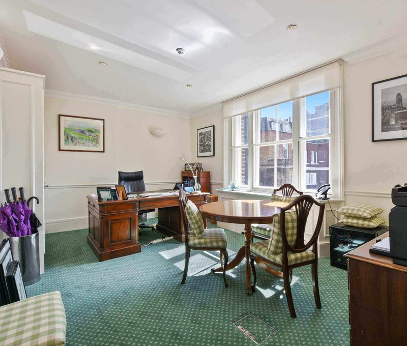42 Berkeley Square, Greater London - Image 4