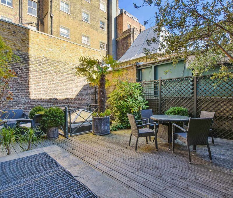 42 Berkeley Square, Greater London - Image 14