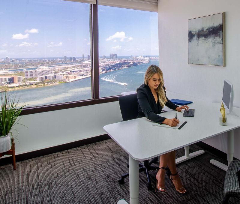 2 S Biscayne Blvd, Miami - Image 1