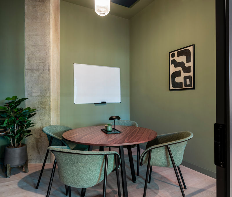 22 Ash Ave, London - Image 8