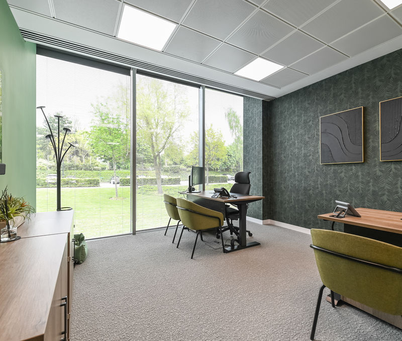 Wellington Way, Surrey - Image 12
