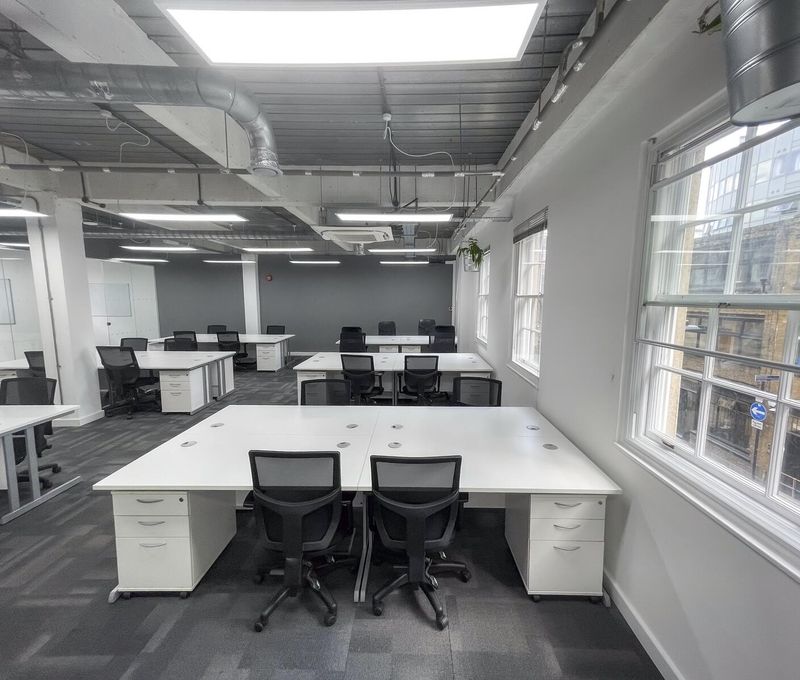 2 Bath Place, Greater London - Image 2