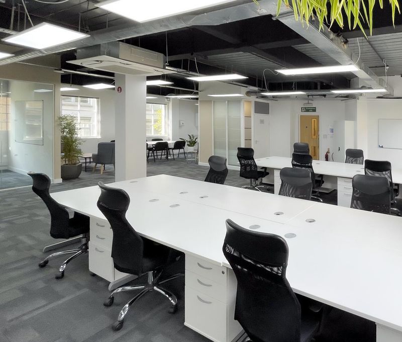 2 Bath Place, Greater London - Image 4