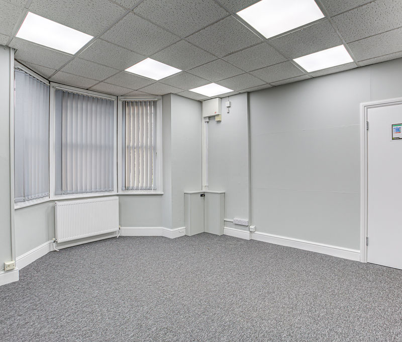 42 Watling Street 42 Watling Street, Radlett Herts - Image 3