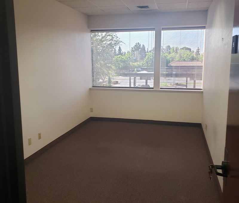 516 W Shaw Ave, Fresno - Image 10