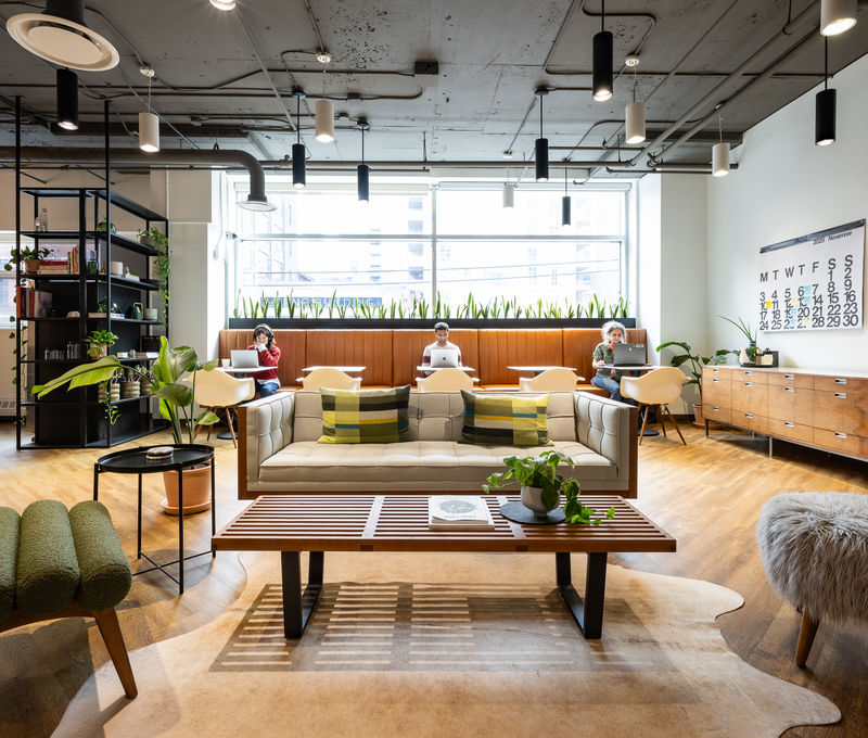 410 Adelaide Street West, Toronto - Image 1