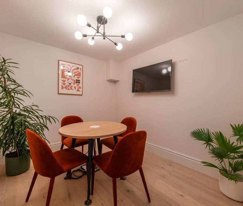 321 Oxford Street, Greater London - Image 11