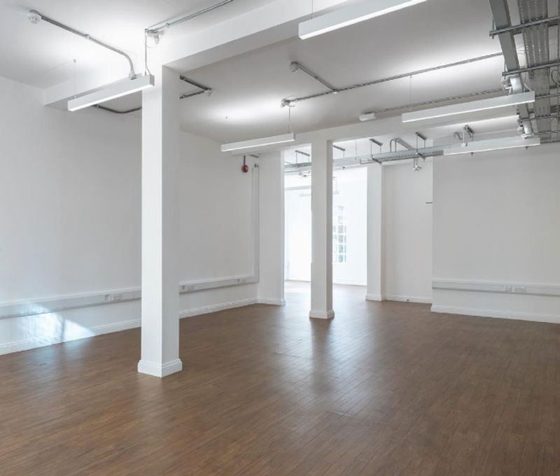 216 Tower Bridge Road, Bankside - Image 1