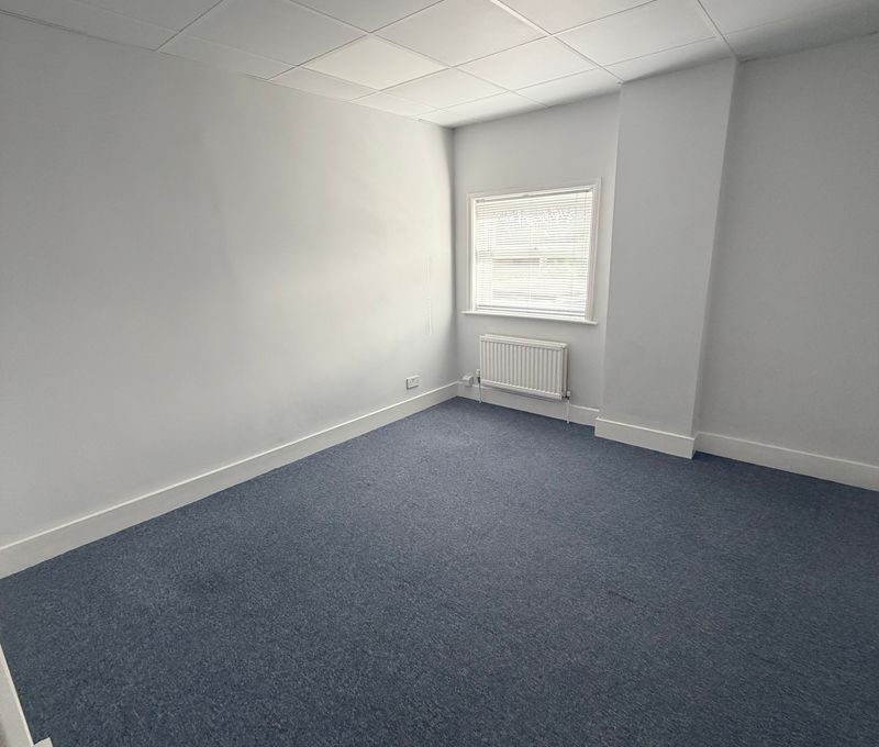 2 Tongham Road, Farnham - Image 2