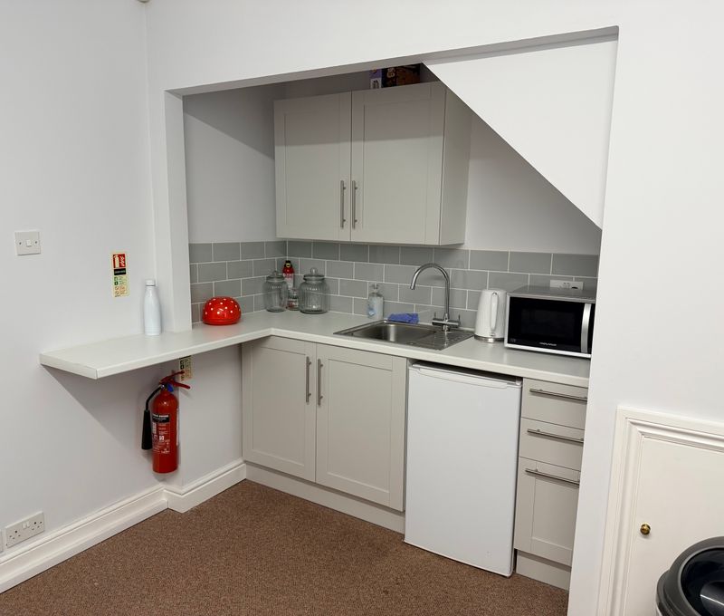 4 Tongham Road, Farnham - Image 3
