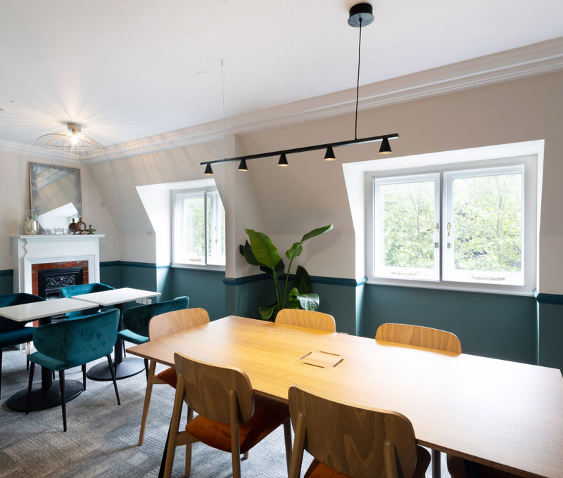 132 Buckingham Palace Road, Greater London - Image 2