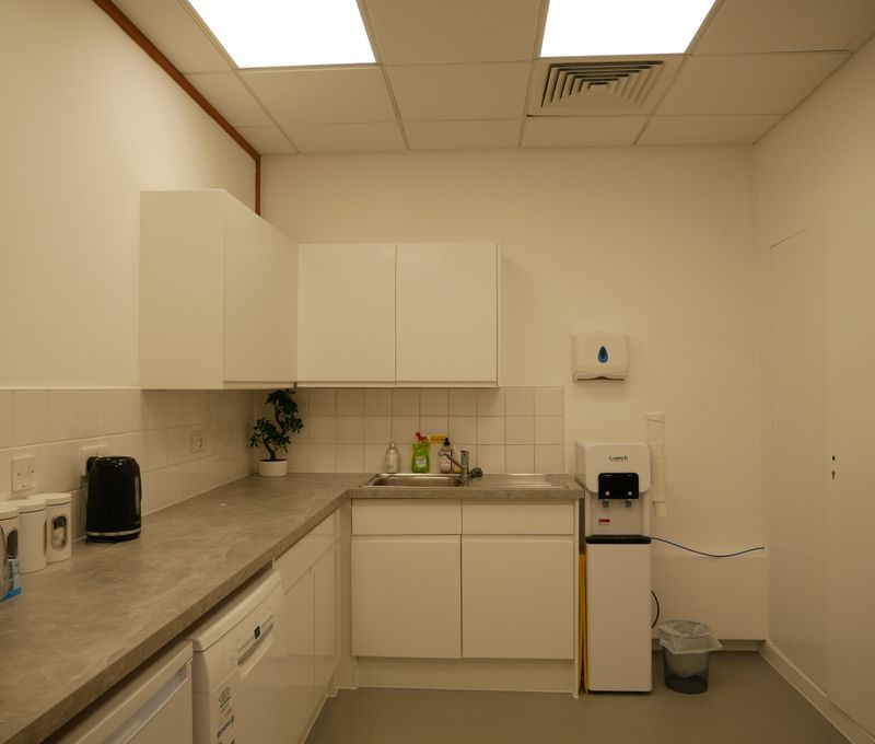 5 Oaks Court Warwick Road, Borehamwood - Image 9
