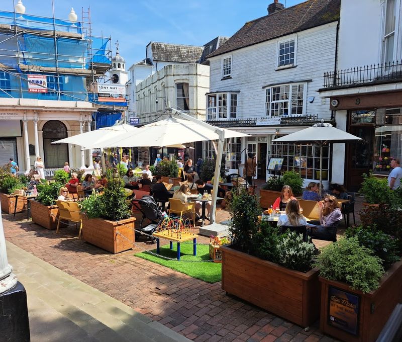7 The Pantiles, Tunbridge Wells - Image 4