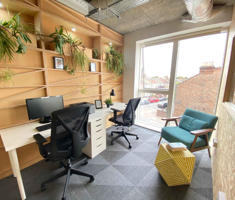 102 Rookery Court, Greater London - Image 1