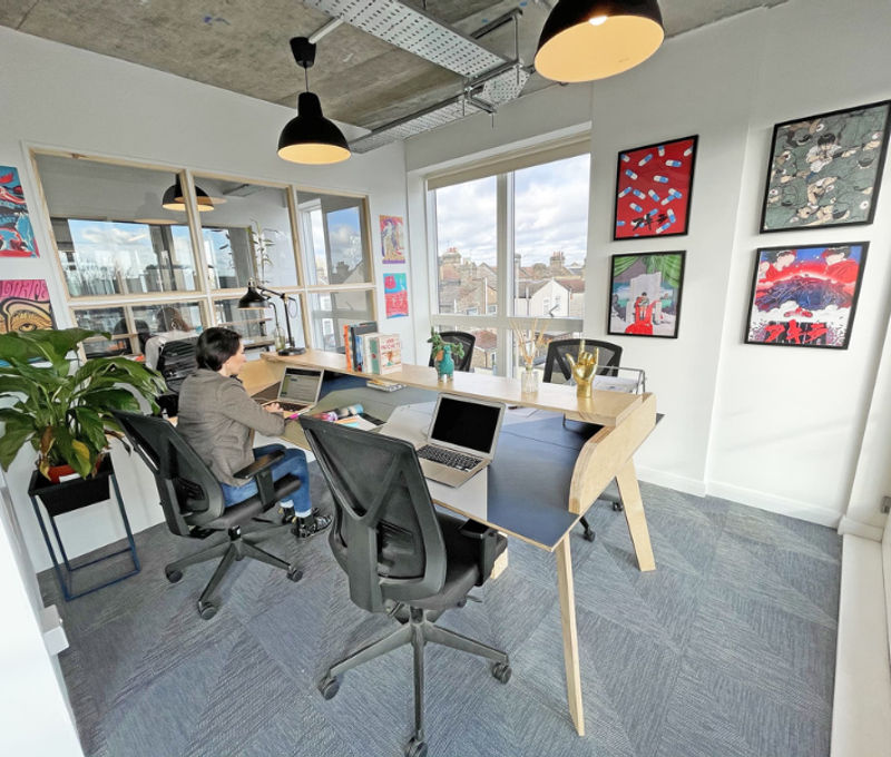 102 Rookery Court, Greater London - Image 2