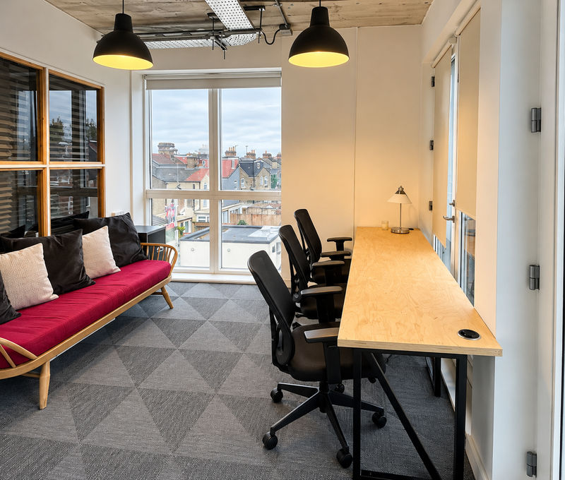 102 Rookery Court, Greater London - Image 1