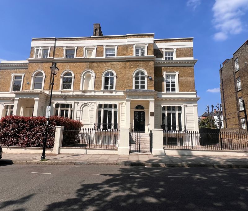 24 Highbury Crescent, Greater London - Image 5