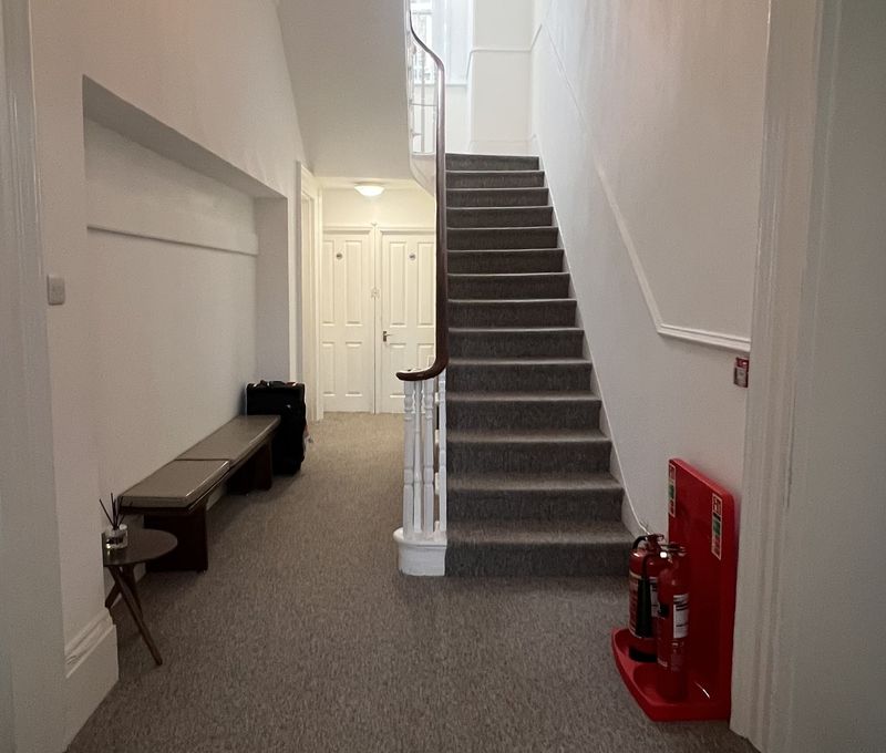 24 Highbury Crescent, Greater London - Image 7