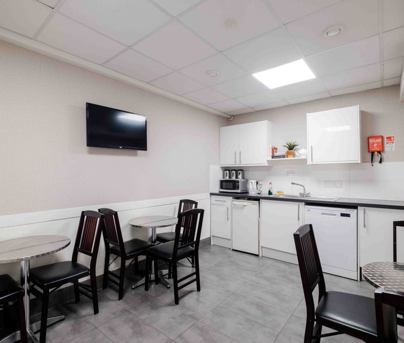 120 Bunns Lane 120 Bunns Lane, Greater London - Image 4