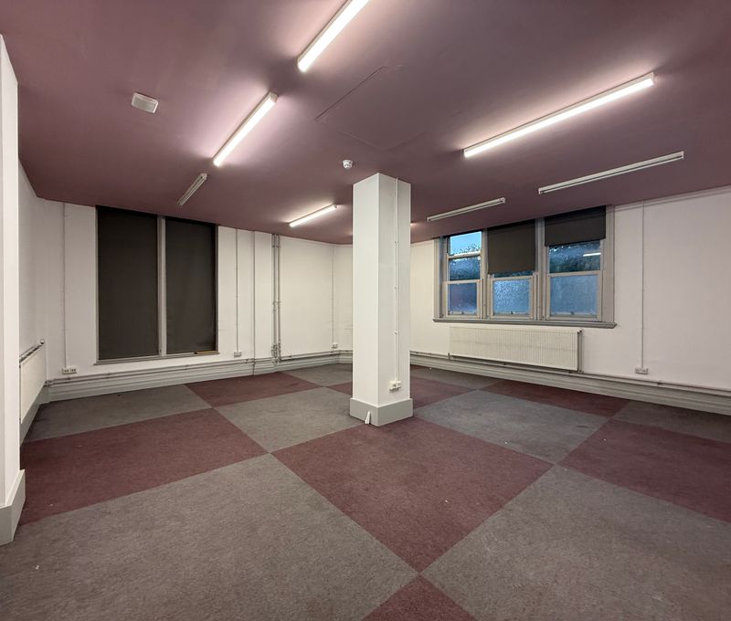 639 High Road, London - Image 1