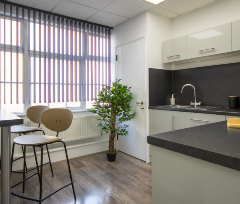 351 Rainham Rd S, Dagenham - Image 5
