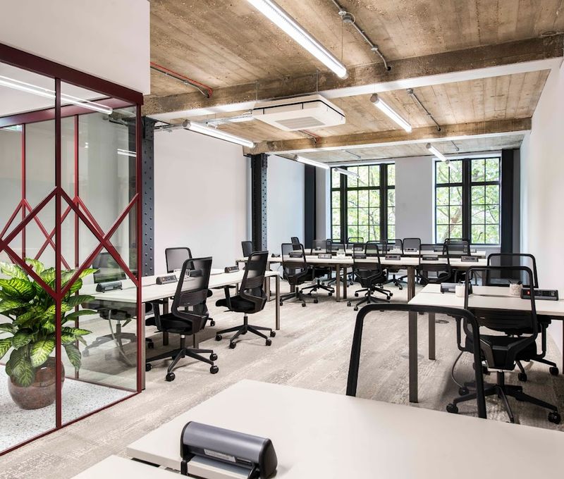 2 Whitechapel Road, Greater London - Image 2