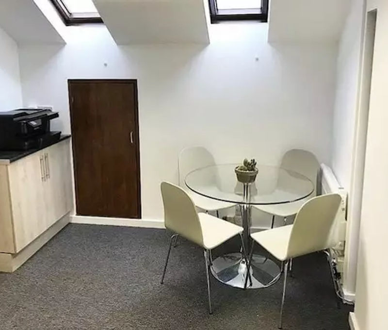 8 Grosvenor House, Cobham - Image 4