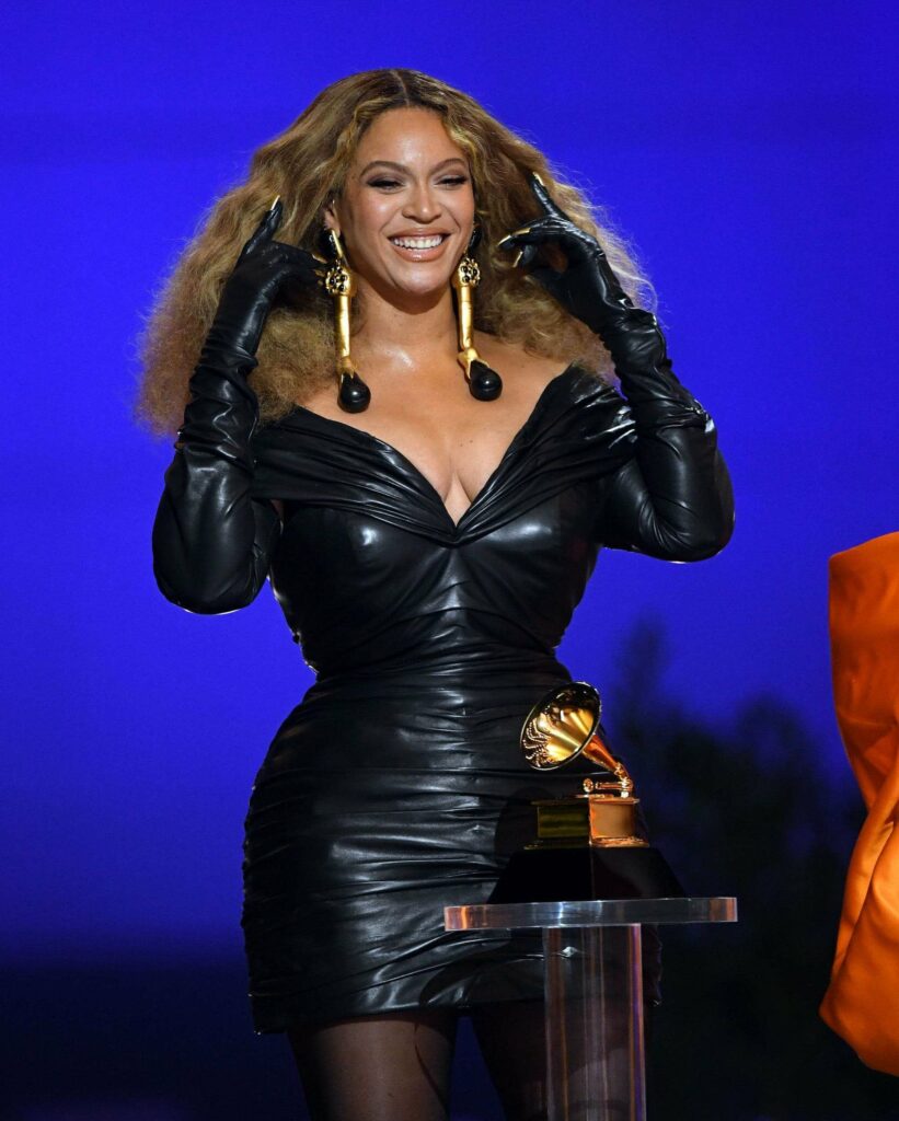 TheUrbanManiac Grammys LBD JRnKBsAzLXgG