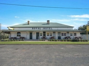 Freehold Hotel For Sale - Royal Hotel, Tambar Springs